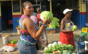 Dee negotiates on the lettuce